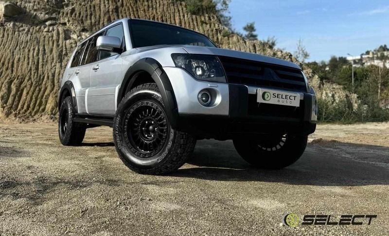 Cinzento Usado 2008 Mitsubishi Pajero SUV | € 28.500 - Imagem 1/4