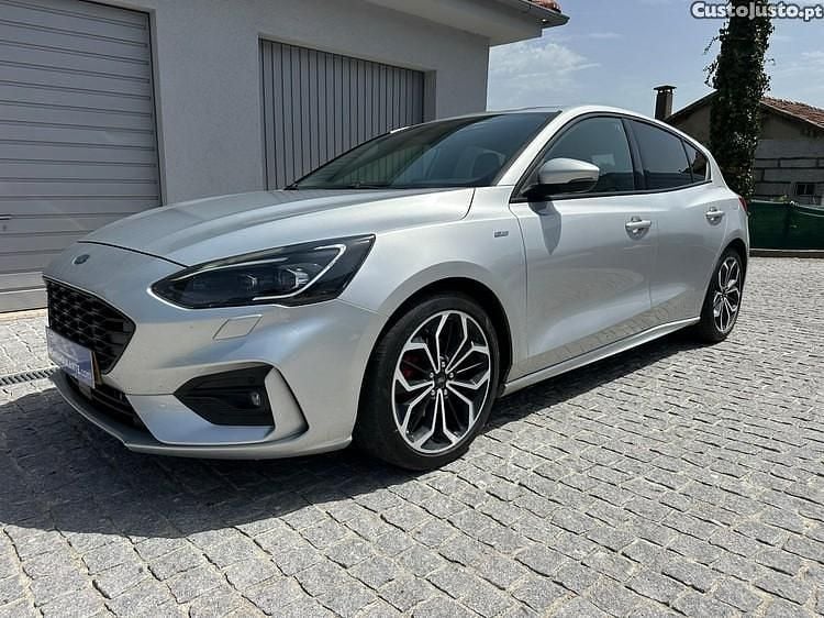 Cinza Usado 2019 Ford Focus ST-Line Citadino | € 17.750 (Preço justo) - Imagem 1/1