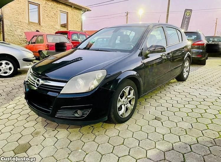 Cinza Usado 2005 Opel Astra Enjoy Citadino | € 2.790 (Bom preço) - Imagem 1/1