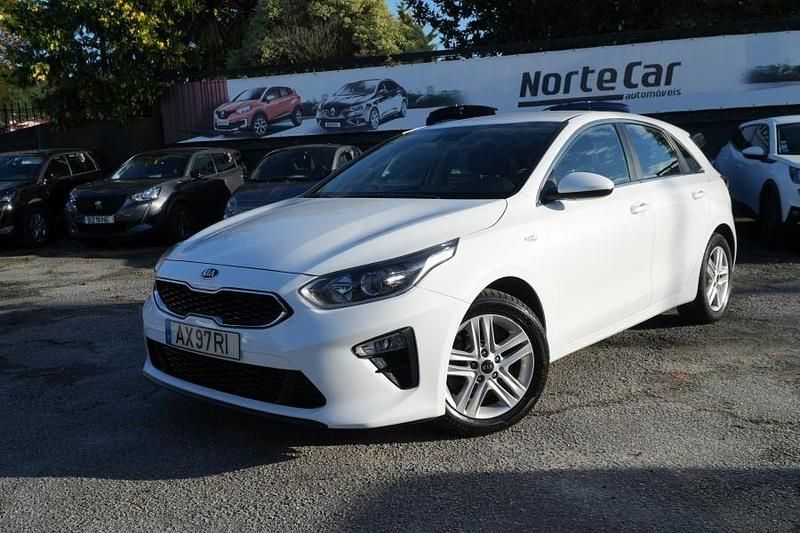 Branco Usado 2021 Kia Ceed Citadino | € 12.250 (Super Preço) - Imagem 1/4