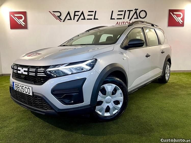 Cinza Usado 2023 Dacia Jogger Essentiel Monovolume | € 16.450 (Preço justo) - Imagem 1/1