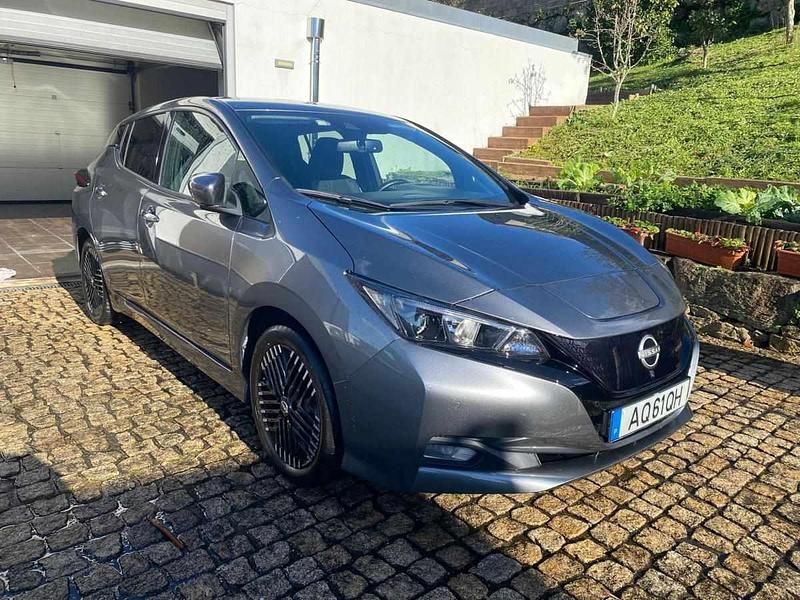 Usado Nissan Leaf 110 kW (150 HP) 2022 Cinzento Citadino