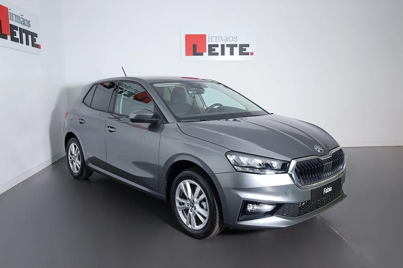 Cinza Novo 2025 Skoda Fabia Selection Citadino | € 21.500 (Bom preço) - Imagem 1/4