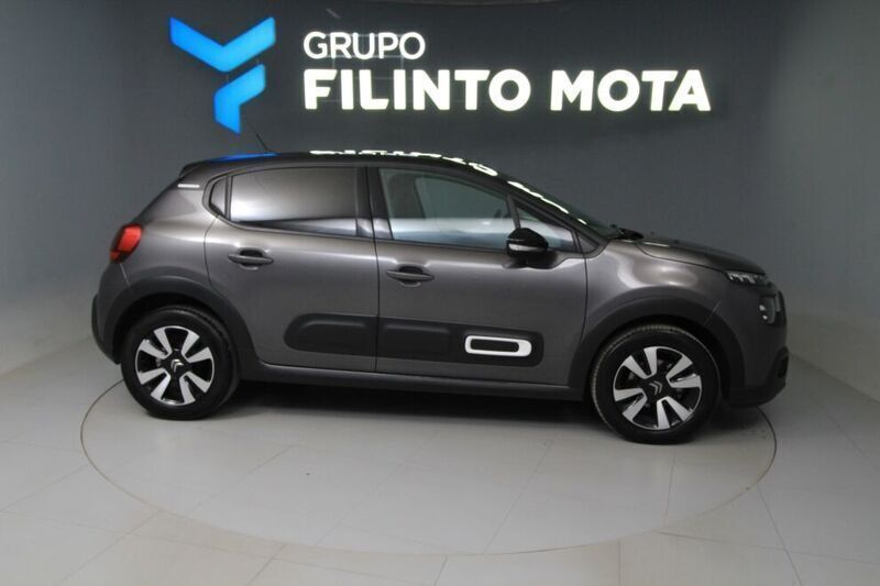 Cinza Usado 2024 Citroën C3 PureTech Citadino | € 16.240 (Preço justo) - Imagem 1/4
