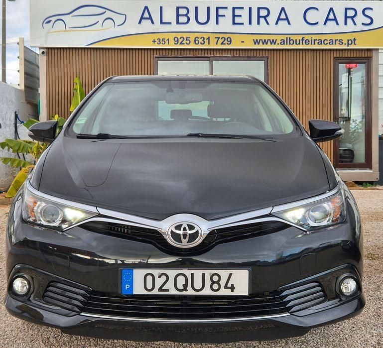 Usado Toyota Auris Comfort 90 HP (66 kW) 2016 Preto Sedan