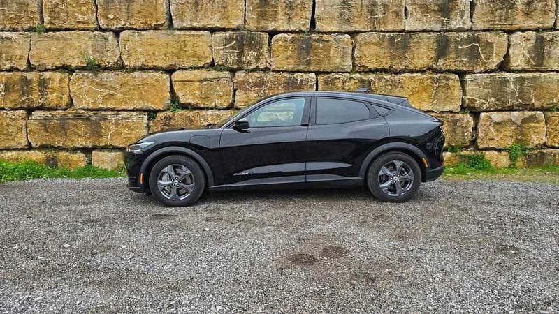 Usado Ford Mustang Mach-E Extended Range 216 kW (294 HP) 2022 Preto SUV