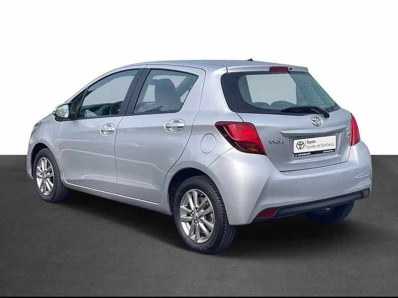 Usado Toyota Yaris Comfort 90 HP (66 kW) 2014 Cinzento Citadino