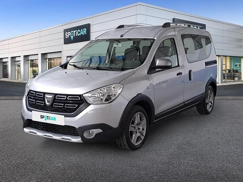Cinza Usado 2018 Dacia Dokker Essentiel Monovolume | € 12.500 - Imagem 1/4
