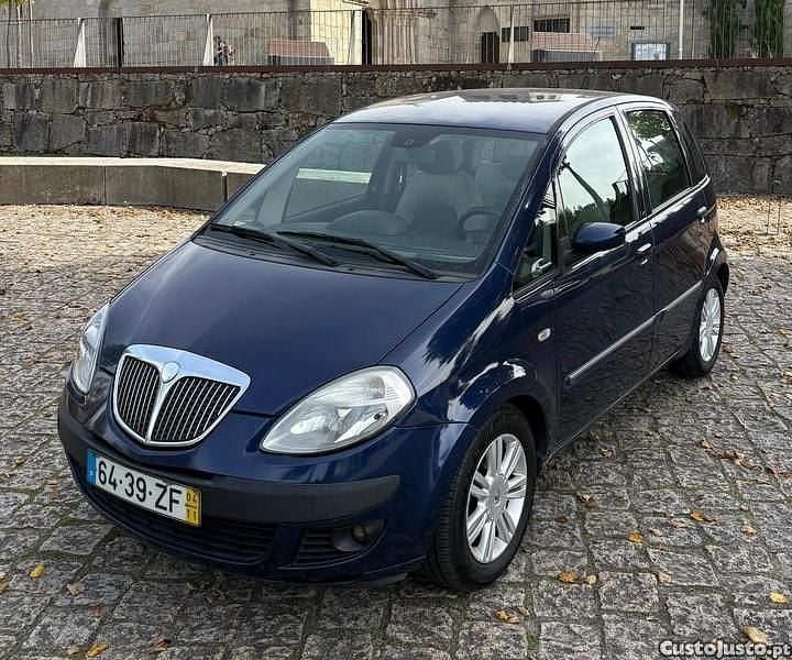 Azul Usado 2004 Lancia Musa Monovolume | € 1.690 - Imagem 1/1