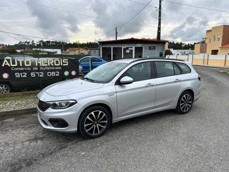 Cinzento Usado 2019 Fiat Tipo Carrinha | € 11.950 (Preço justo) - Imagem 1/4