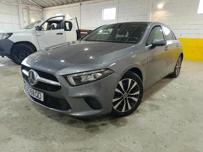 Cinza Usado 2020 Mercedes A250 Style Citadino | € 24.990 (Preço justo) - Imagem 1/4