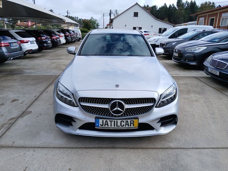 Cinza Usado 2019 Mercedes C220 AMG line Sedan | € 35.800 (Caro) - Imagem 1/4