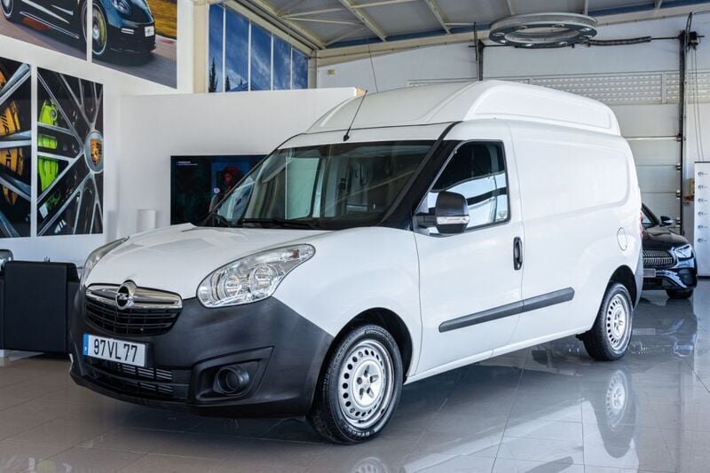 Branco Usado 2018 Opel Combo Monovolume | € 18.900 - Imagem 1/4