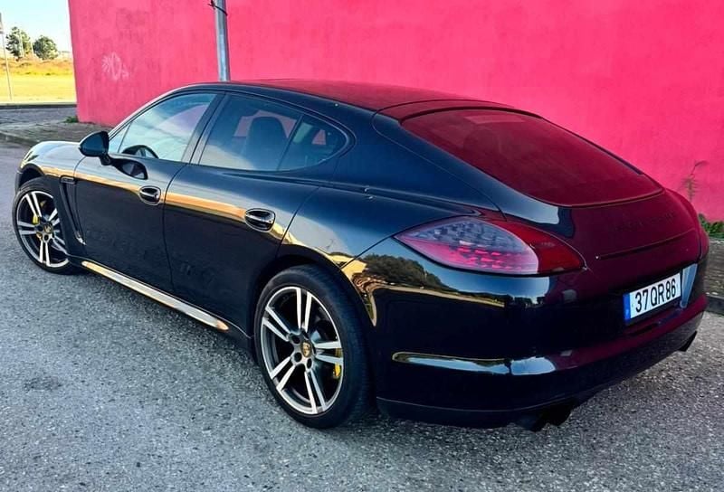Preto Usado 2012 Porsche Panamera Sedan | € 32.500 (Preço justo) - Imagem 1/4
