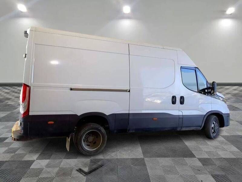 Usado Iveco Daily 156 HP (114 kW) 2020 Branco