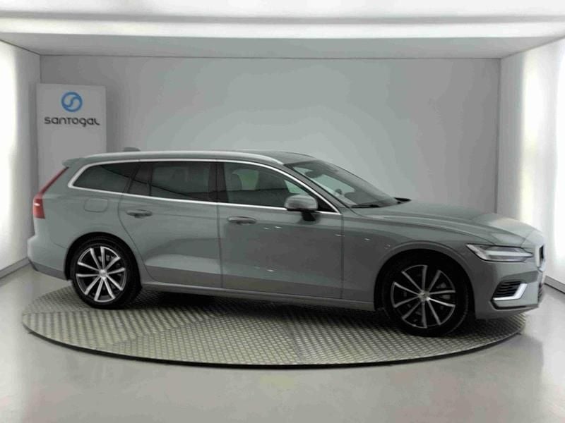 Cinzento Usado 2024 Volvo V60 Core Carrinha | € 43.490 (Preço justo) - Imagem 1/4