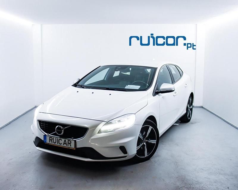Branco Usado 2017 Volvo V40 Carrinha | € 17.500 (Caro) - Imagem 1/4