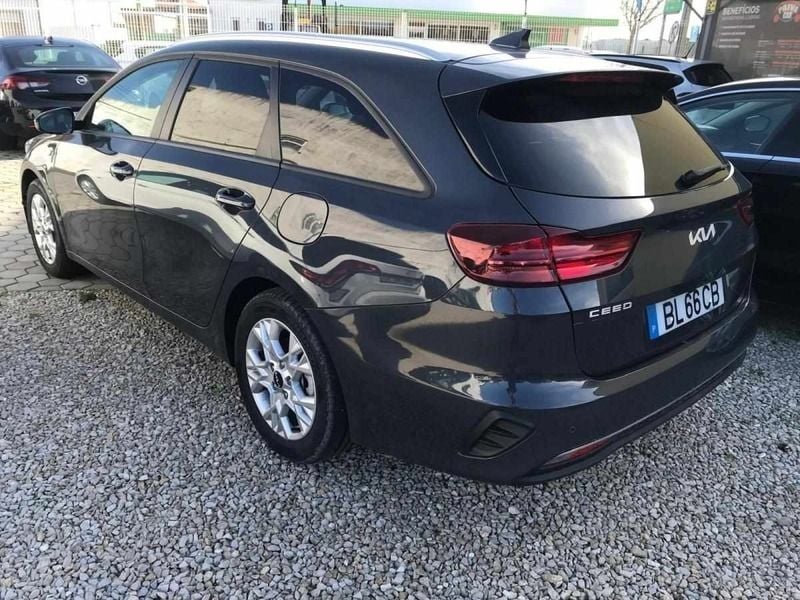Usado Kia Ceed Sportswagon EX 136 HP (100 kW) 2024 Cinzento Carrinha