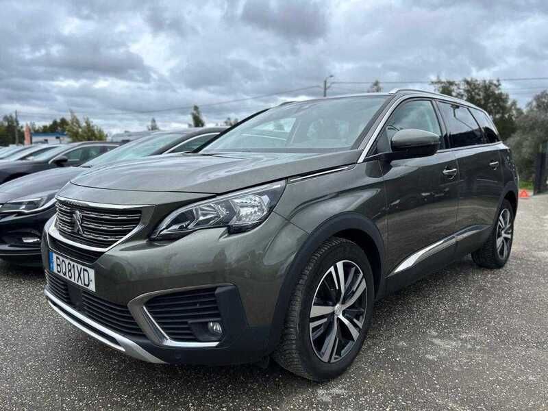 Cinzento Usado 2019 Peugeot 5008 Monovolume | € 20.800 (Preço justo) - Imagem 1/4
