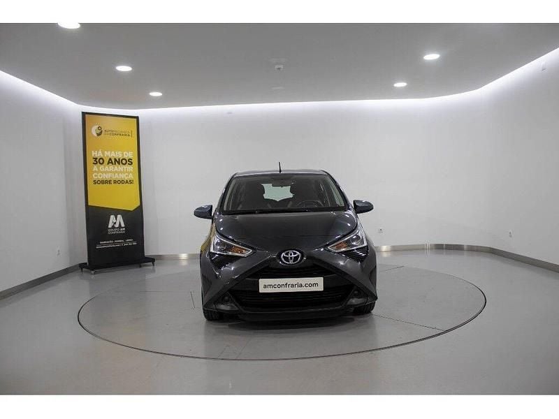 Cinzento Usado 2020 Toyota Aygo X-play Citadino | € 14.580 (Preço justo) - Imagem 1/4