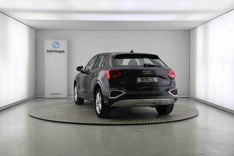 Usado Audi Q2 Advanced 110 HP (80 kW) 2024 Cinza SUV