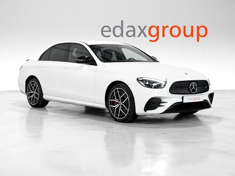 Branco Usado 2022 Mercedes E300 AMG line Sedan | € 43.990 (Preço justo) - Imagem 1/4