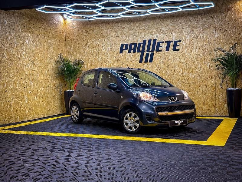 Cinza Usado 2010 Peugeot 107 Citadino | € 4.999 (Preço justo) - Imagem 1/4