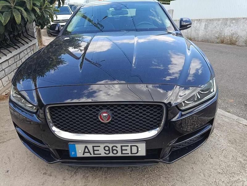 Preto Usado 2017 Jaguar XE Sedan | € 17.750 (Preço justo) - Imagem 1/4