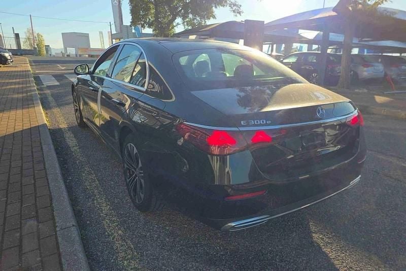 Novo Mercedes E300 313 HP (230 kW) 2025 Preto Sedan