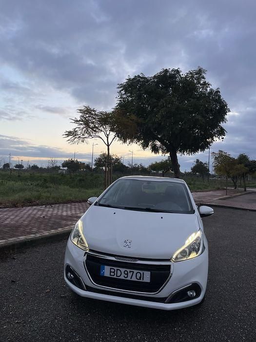 Usado 2016 Peugeot 208 Active Citadino | € 9.490 (Bom preço) - Imagem 1/4