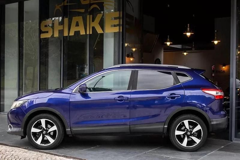 Usado Nissan Qashqai Acenta 110 HP (80 kW) 2015 Azul escuro SUV