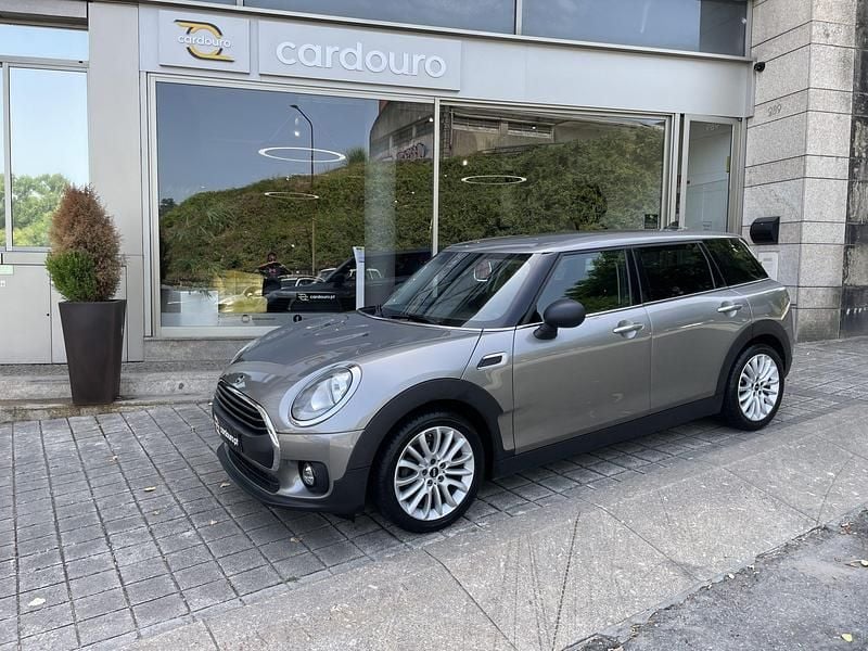 Dourado preto Usado 2019 Mini One D Clubman Carrinha | € 17.900 (Preço justo) - Imagem 1/4