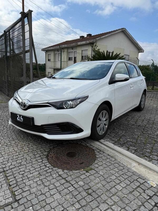 Branco Usado 2015 Toyota Auris Active | € 9.950 (Preço justo) - Imagem 1/4