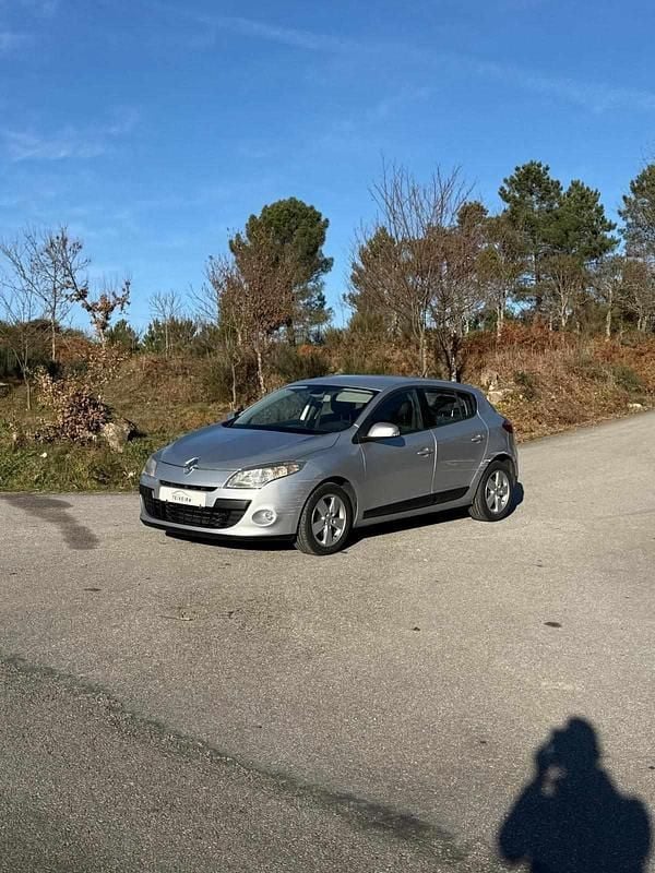 Usado Renault Mégane III 106 HP (77 kW) 2009 Cinzento Citadino