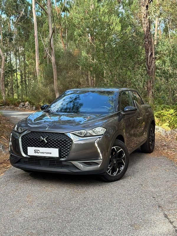 Cinza Usado 2021 DS Automobiles DS3 So Chic | € 17.900 (Preço justo) - Imagem 1/4