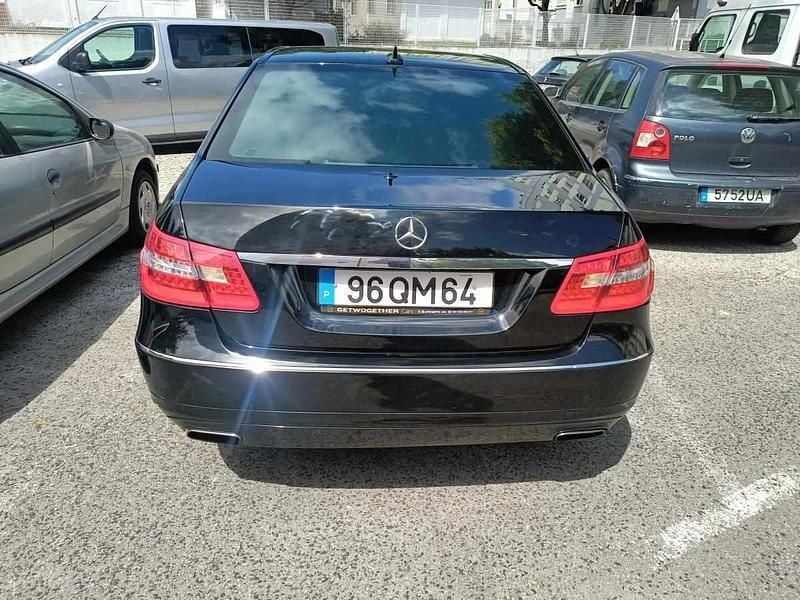 Usado Mercedes E200 167 HP (122 kW) 2011 Preto