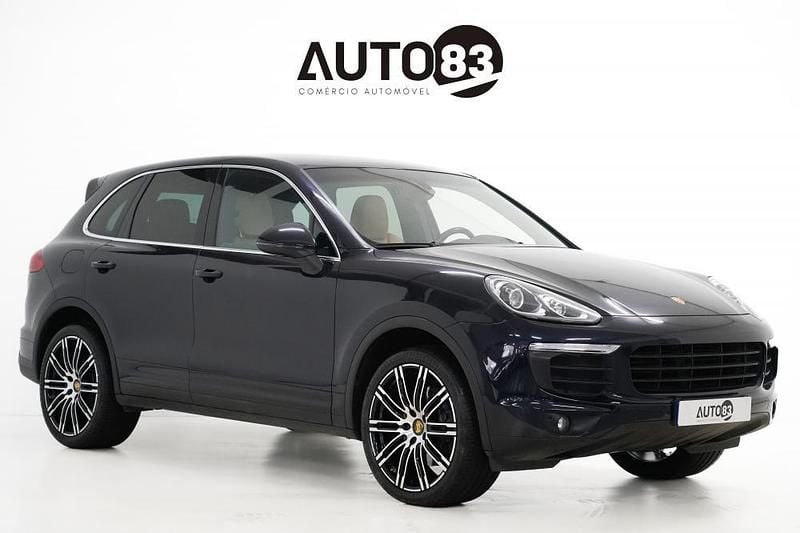 Azul Usado 2016 Porsche Cayenne SUV | € 48.990 - Imagem 1/4