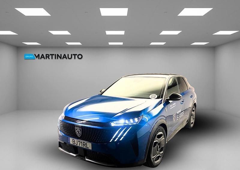 Azul Usado 2024 Peugeot e-3008 GT SUV | € 44.990 (Preço justo) - Imagem 1/4