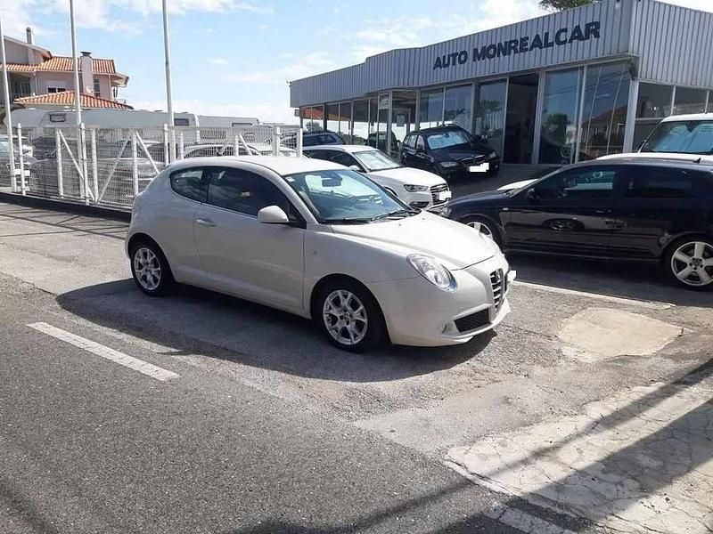 Branco Usado 2013 Alfa Romeo MiTo Distinctive Citadino | € 8.000 (Preço justo) - Imagem 1/4