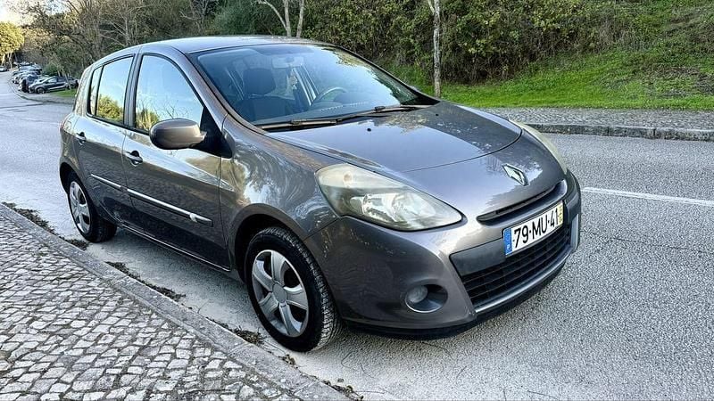 Usado 2012 Renault Clio III Sedan | € 3.950 (Preço justo) - Imagem 1/4