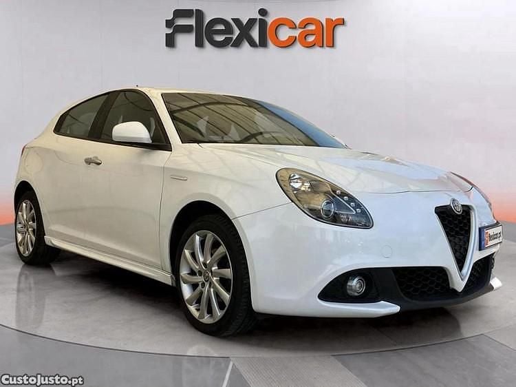 Branco Usado 2017 Alfa Romeo Giulietta Citadino | € 14.490 (Preço justo) - Imagem 1/1