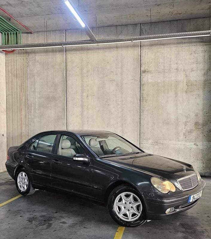 Cinzento Usado 2000 Mercedes C180 Sedan | € 4.250 (Preço justo) - Imagem 1/4