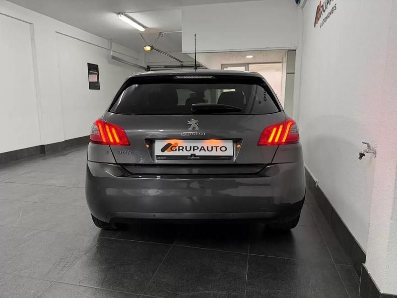 Usado Peugeot 308 Active 100 HP (73 kW) 2018 Cinza escuro