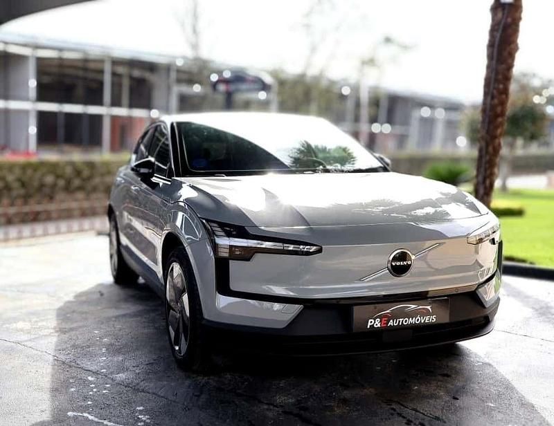 Cinzento Usado 2024 Volvo EX30 SUV | € 37.900 (Preço justo) - Imagem 1/4