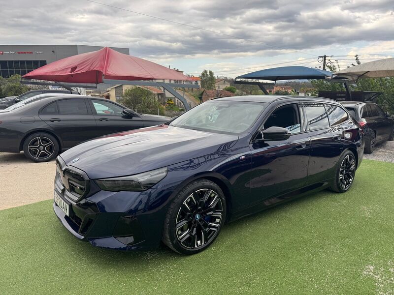 Azul Usado 2024 BMW i5 Comfort Edition Sedan | € 109.490 - Imagem 1/4