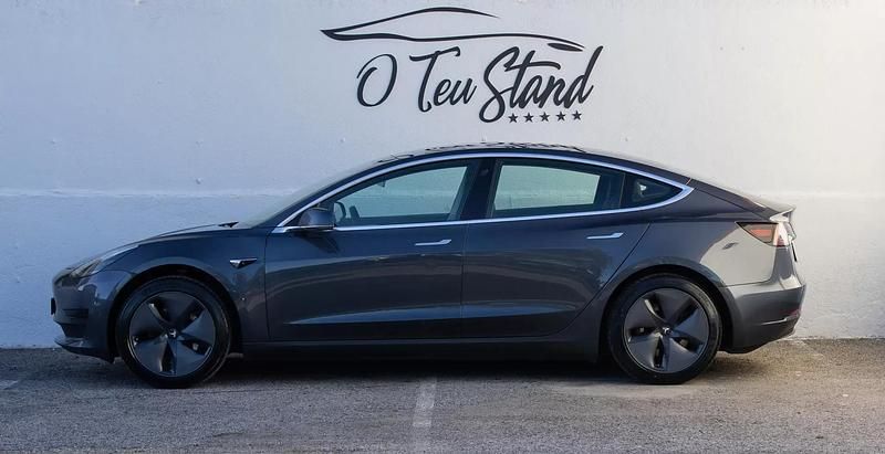Usado Tesla Model 3 Standard Range Plus 239 kW (325 HP) 2020 Cinza antracite Sedan