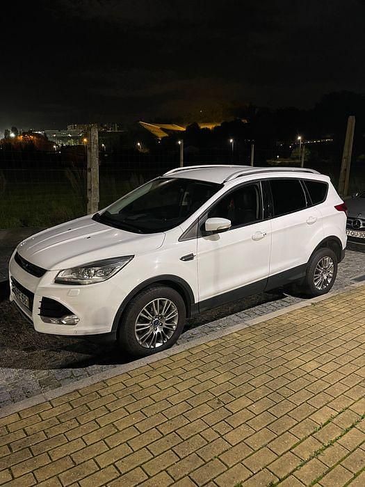 Usado 2014 Ford Kuga Titanium SUV | € 13.500 - Imagem 1/4