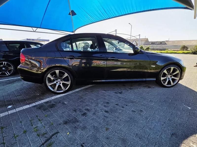 Usado BMW 320 Sport Line 177 HP (130 kW) 2009 Preto Sedan