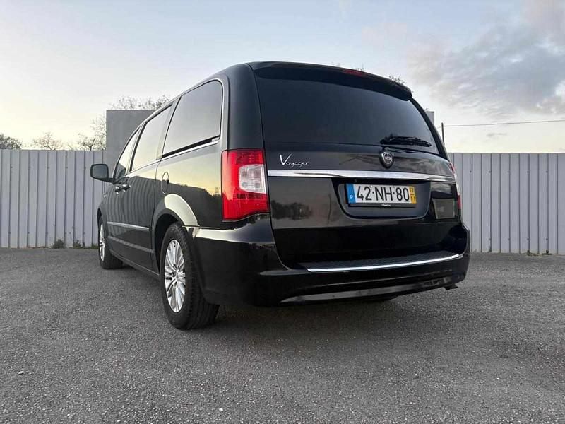 Usado Lancia Voyager 163 HP (119 kW) 2012 Preto Monovolume
