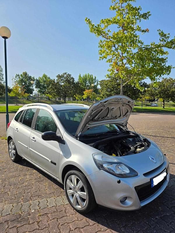 Cinzento Usado 2011 Renault Clio II Carrinha | € 5.400 (Preço justo) - Imagem 1/4
